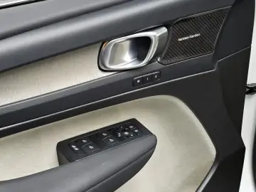 2023 Volvo XC40 с пробегом 60 472 км