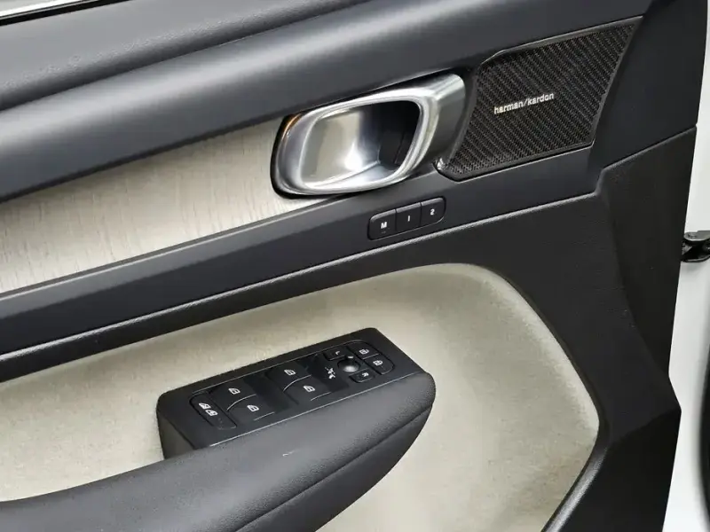 2023 Volvo XC40 с пробегом 60 472 км