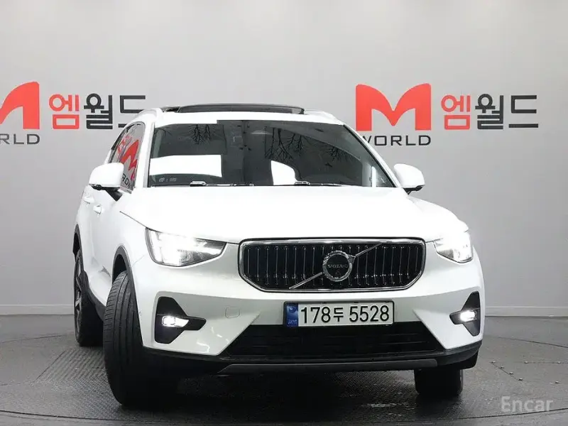 2023 Volvo XC40 с пробегом 14 385 км