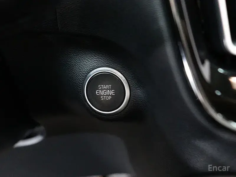 2023 Volvo XC40 с пробегом 14 385 км