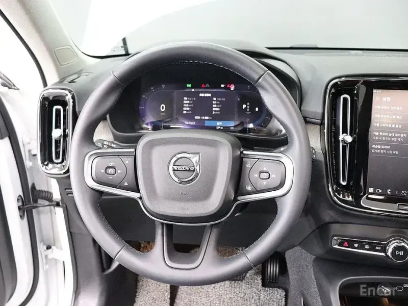 2023 Volvo XC40 с пробегом 14 385 км
