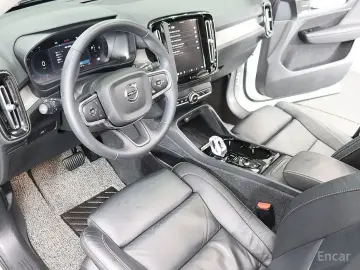 2023 Volvo XC40 с пробегом 14 385 км