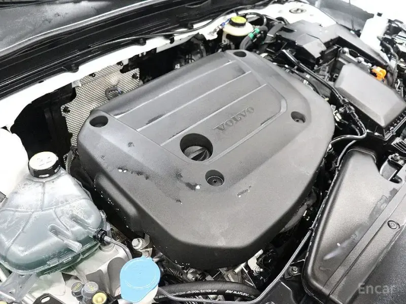 2023 Volvo XC40 с пробегом 14 385 км