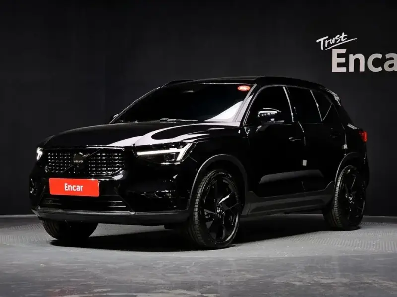 2025 Volvo XC40 с пробегом 9 327 км