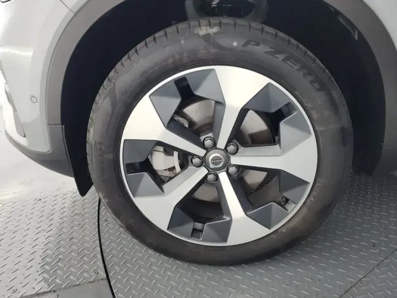 2023 Volvo XC40 с пробегом 18 920 км