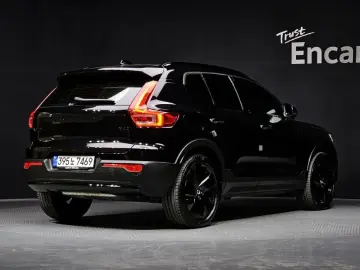 2025 Volvo XC40 с пробегом 9 327 км