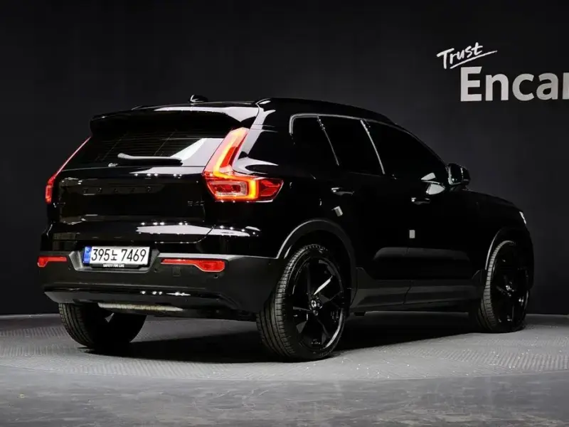 2025 Volvo XC40 с пробегом 9 327 км