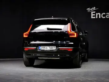 2025 Volvo XC40 с пробегом 9 327 км