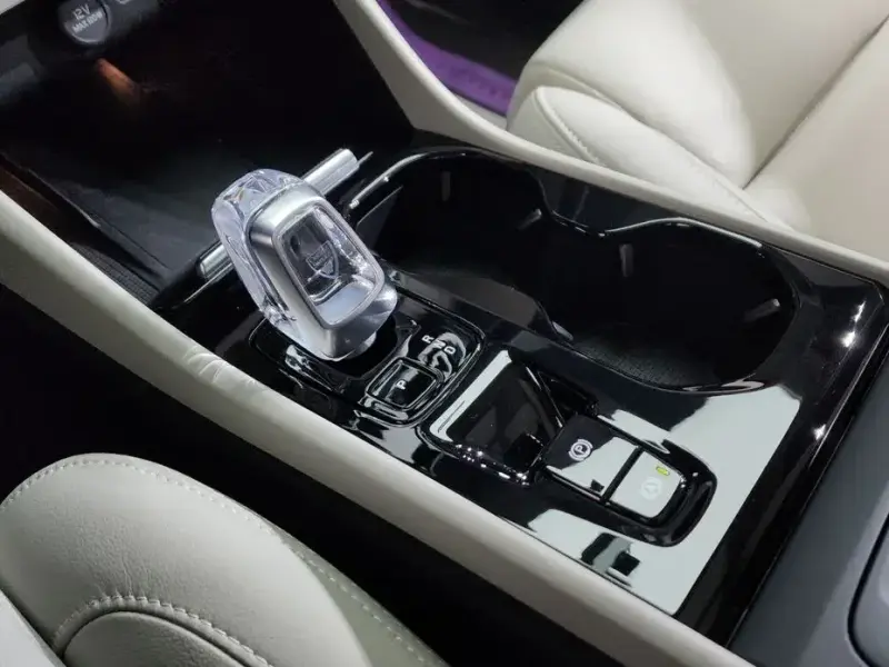 2023 Volvo XC40 с пробегом 18 920 км