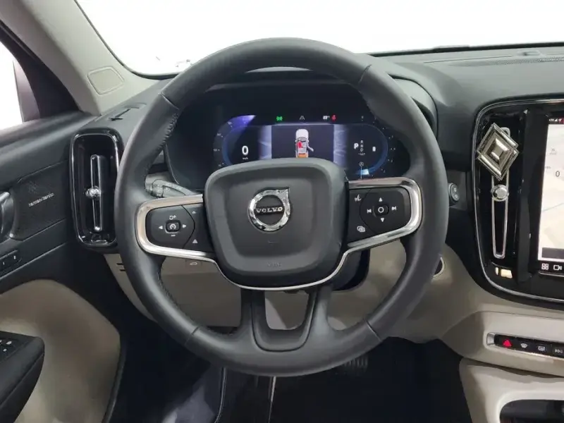 2023 Volvo XC40 с пробегом 18 920 км