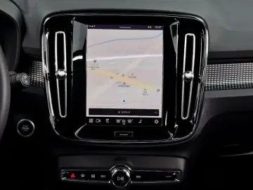 2025 Volvo XC40 с пробегом 9 327 км