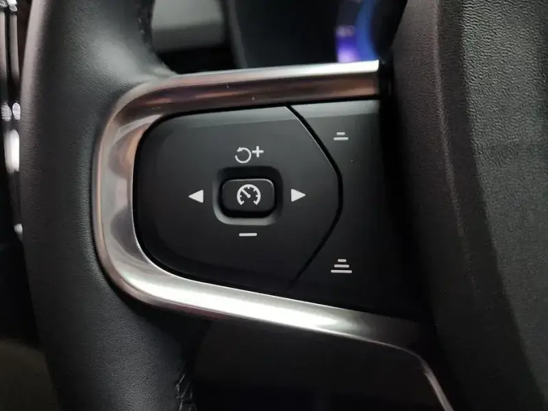 2023 Volvo XC40 с пробегом 18 920 км