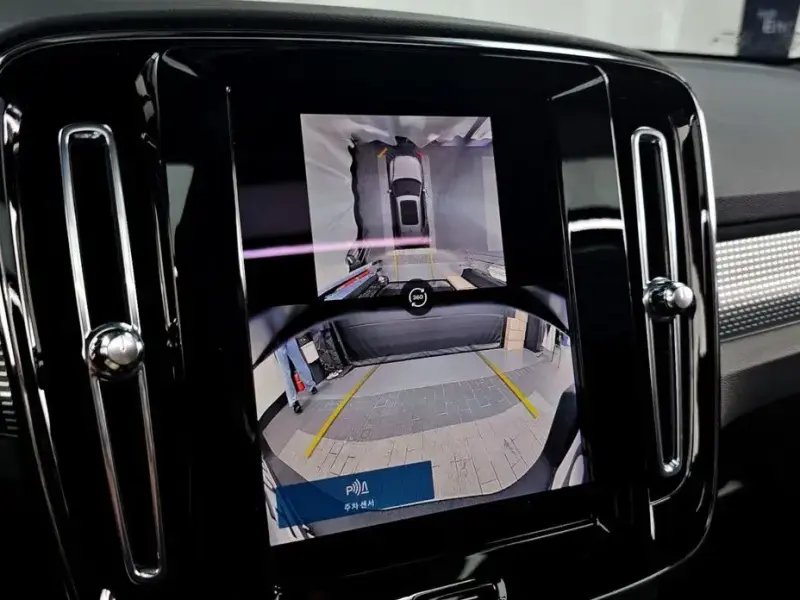 2025 Volvo XC40 с пробегом 9 327 км
