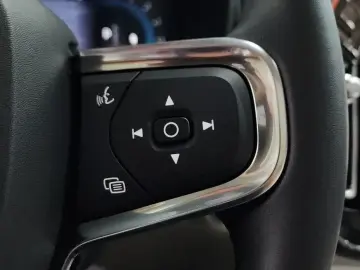 2023 Volvo XC40 с пробегом 18 920 км
