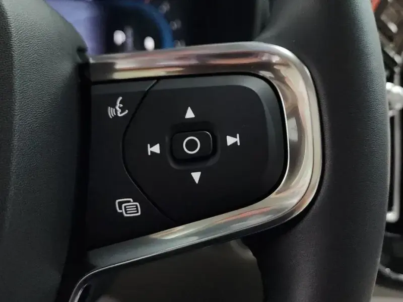 2023 Volvo XC40 с пробегом 18 920 км