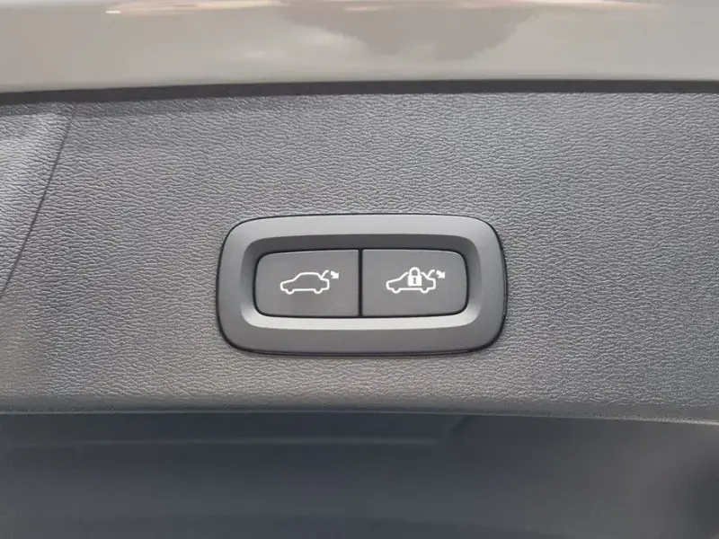 2023 Volvo XC40 с пробегом 18 920 км