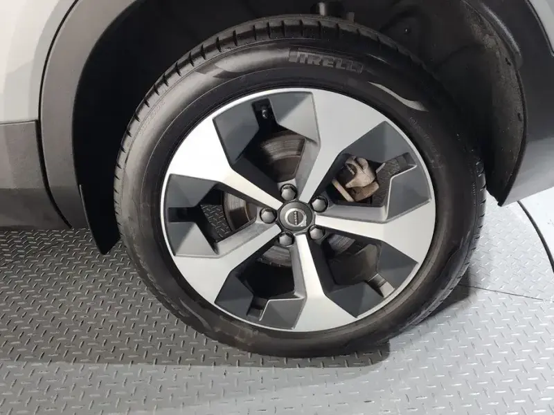 2023 Volvo XC40 с пробегом 18 920 км