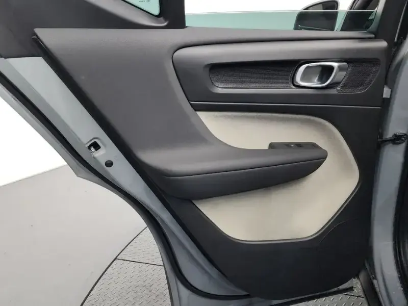 2023 Volvo XC40 с пробегом 18 920 км