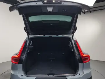 2023 Volvo XC40 с пробегом 18 920 км