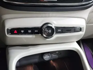 2023 Volvo XC40 с пробегом 18 920 км