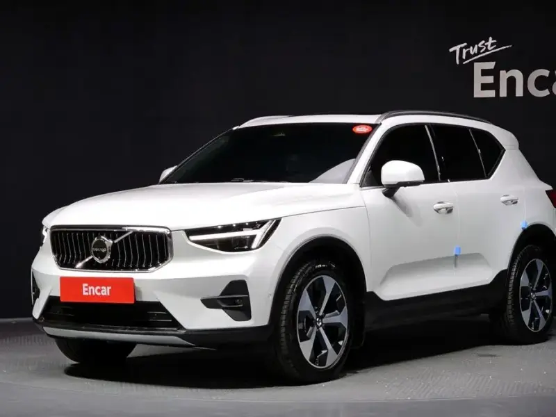 2024 Volvo XC40 с пробегом 25 577 км