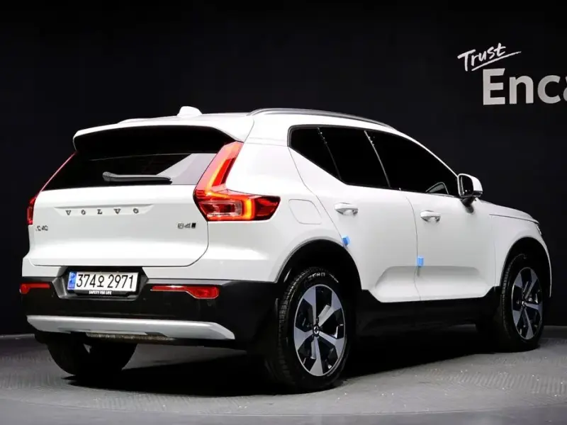 2024 Volvo XC40 с пробегом 25 577 км
