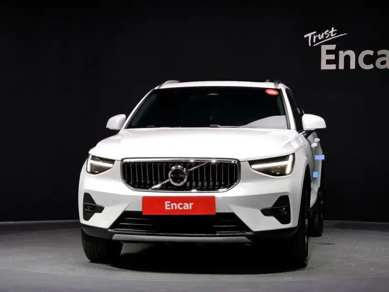 2024 Volvo XC40 с пробегом 25 577 км