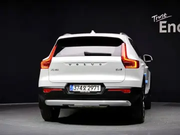 2024 Volvo XC40 с пробегом 25 577 км