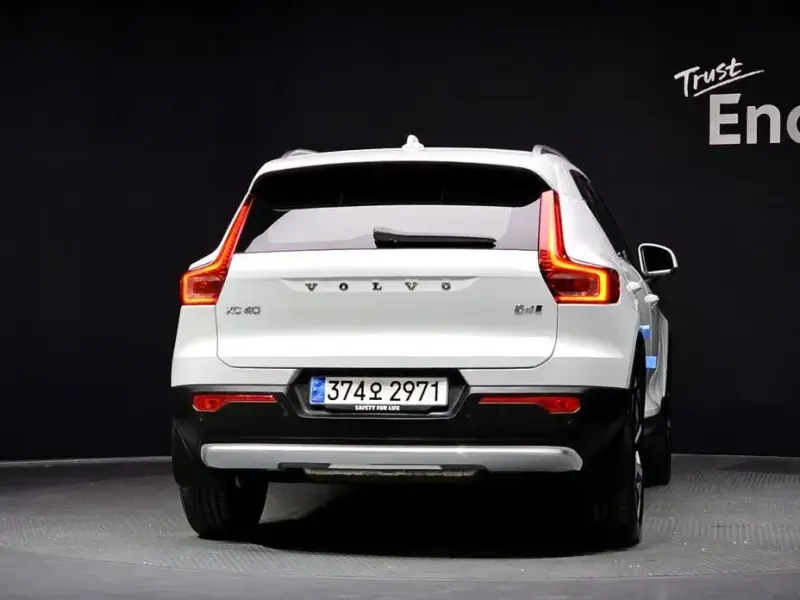 2024 Volvo XC40 с пробегом 25 577 км