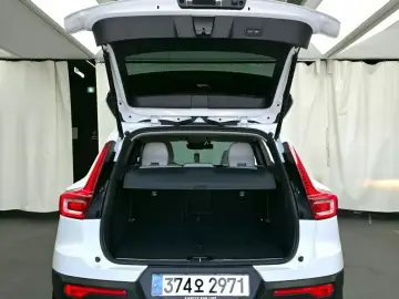 2024 Volvo XC40 с пробегом 25 577 км