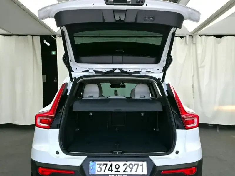 2024 Volvo XC40 с пробегом 25 577 км