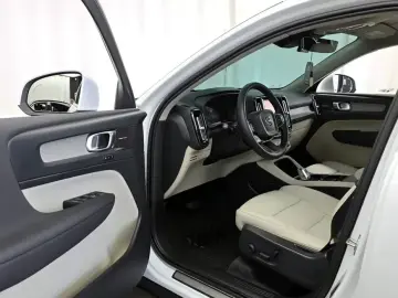 2024 Volvo XC40 с пробегом 25 577 км