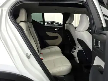 2024 Volvo XC40 с пробегом 25 577 км