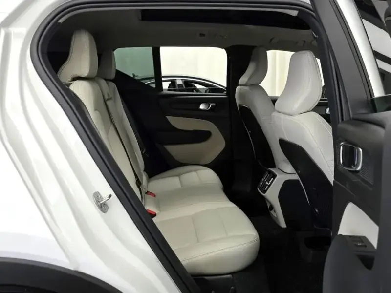 2024 Volvo XC40 с пробегом 25 577 км