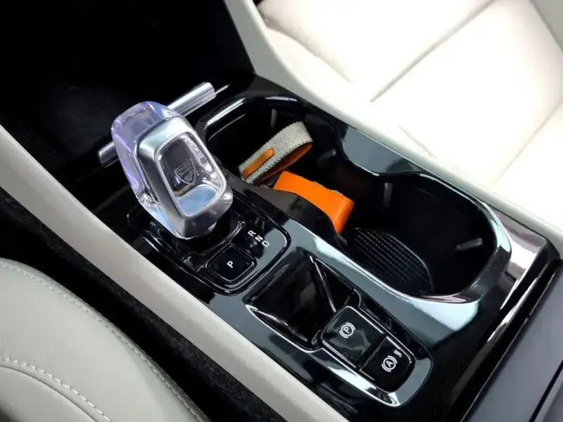 2024 Volvo XC40 с пробегом 25 577 км