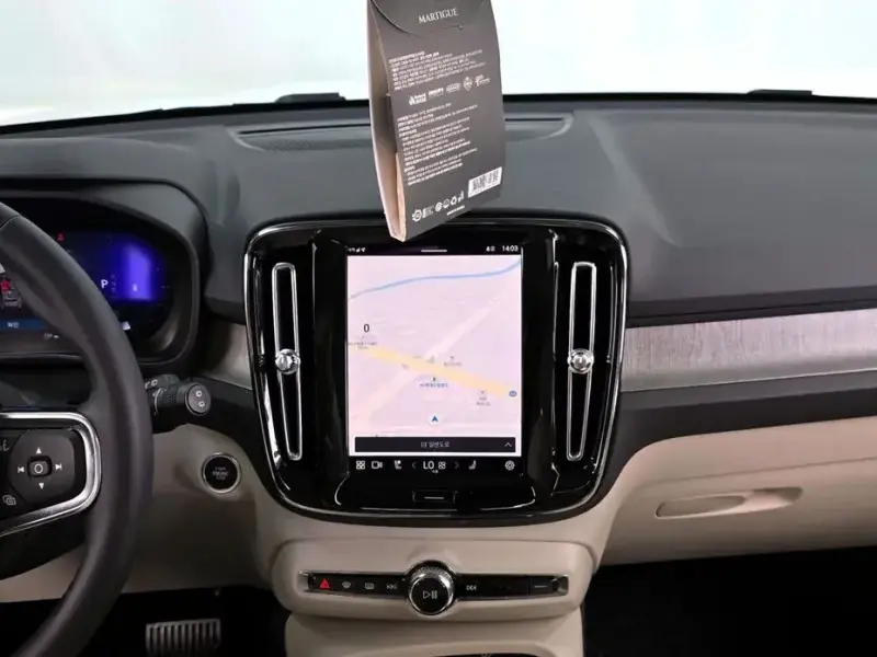 2024 Volvo XC40 с пробегом 25 577 км