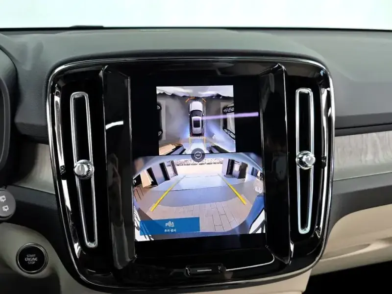 2024 Volvo XC40 с пробегом 25 577 км