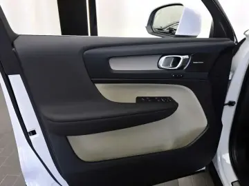 2024 Volvo XC40 с пробегом 25 577 км
