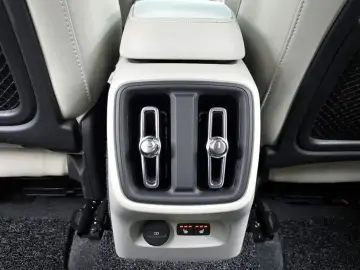 2024 Volvo XC40 с пробегом 25 577 км