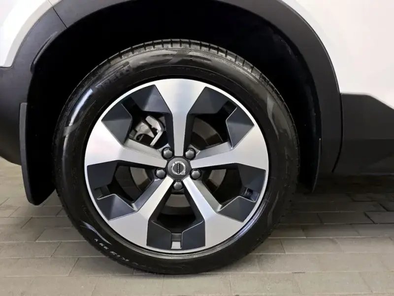 2024 Volvo XC40 с пробегом 25 577 км