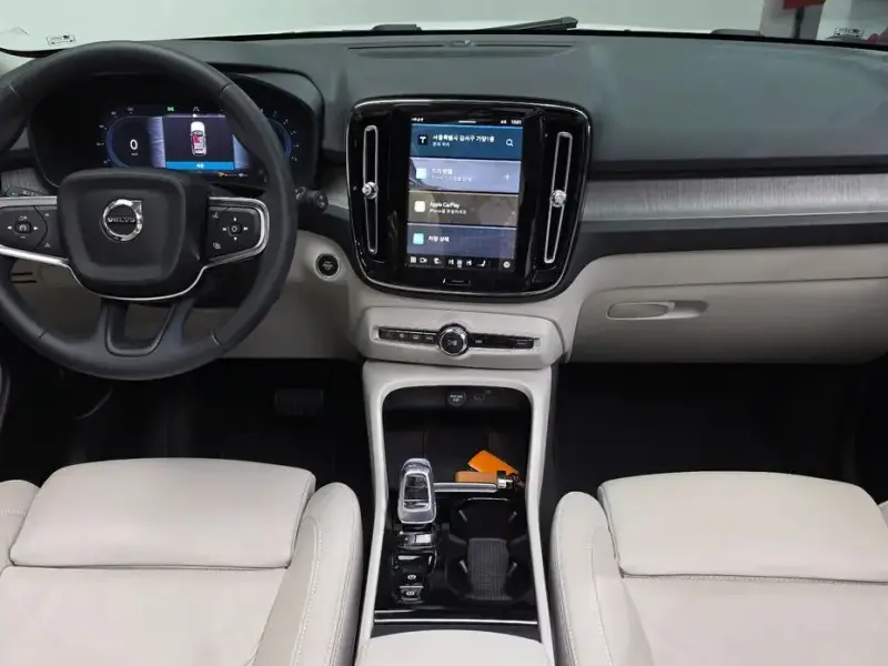 2023 Volvo XC40 с пробегом 30 538 км