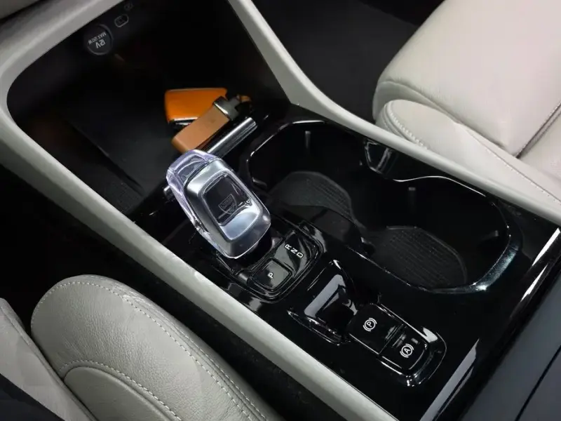 2023 Volvo XC40 с пробегом 30 538 км