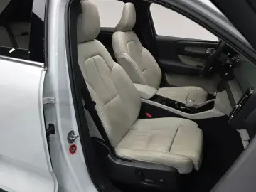 2023 Volvo XC40 с пробегом 30 538 км