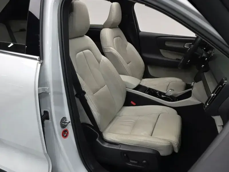 2023 Volvo XC40 с пробегом 30 538 км