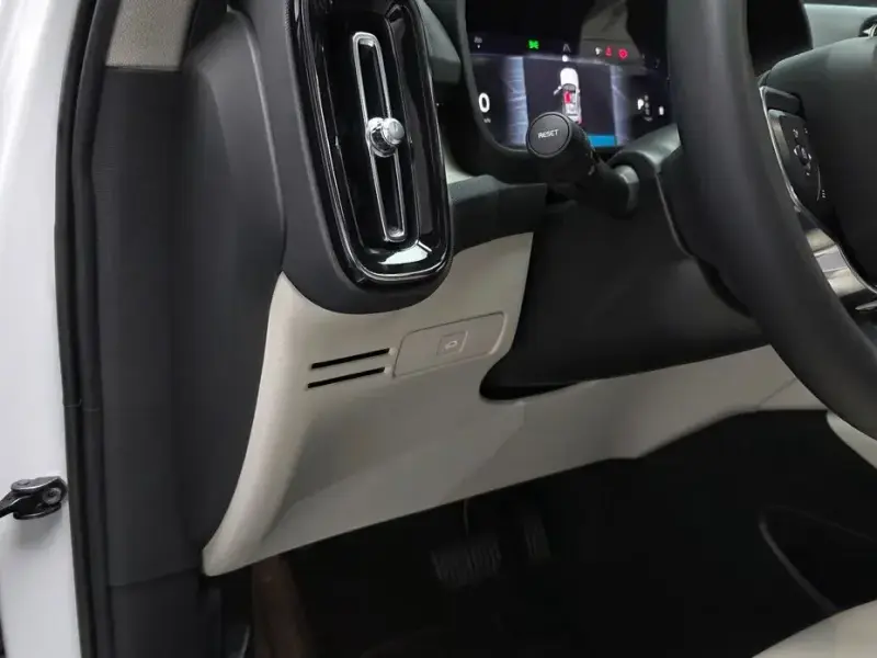 2023 Volvo XC40 с пробегом 30 538 км