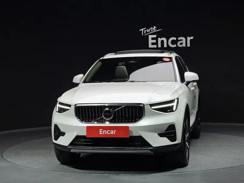 2024 Volvo XC40 с пробегом 4 285 км