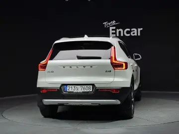 2024 Volvo XC40 с пробегом 4 285 км