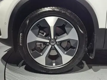 2024 Volvo XC40 с пробегом 4 285 км