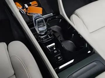 2024 Volvo XC40 с пробегом 4 285 км