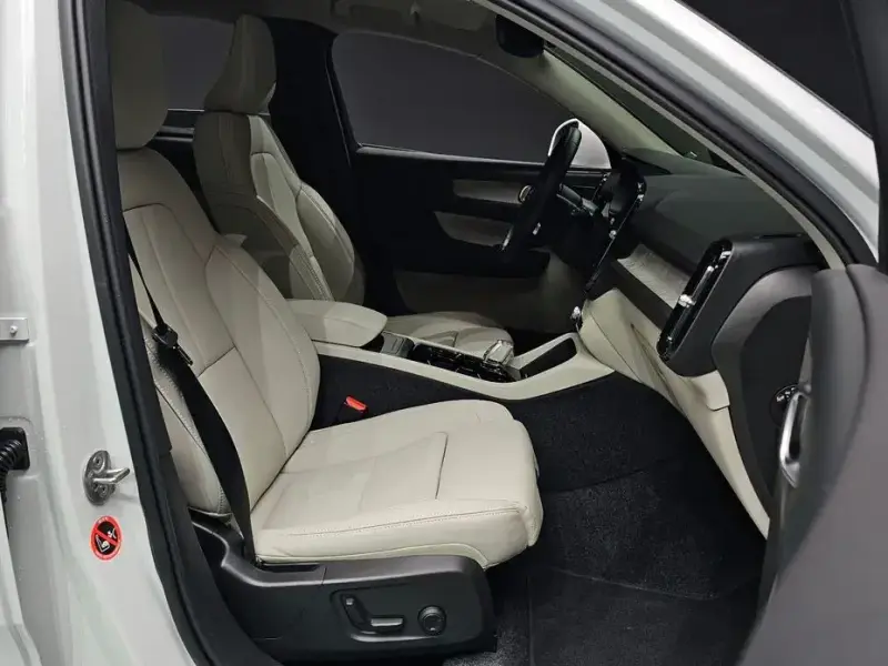 2024 Volvo XC40 с пробегом 4 285 км
